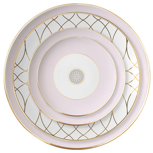 <span class=keywords><strong>Assiette</strong></span> de table en porcelaine fine de style européen de luxe avec incrustation dorée et motif peint à la main pour la maison et l'hôtellerie - Product Image 2