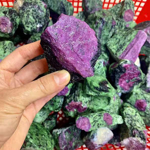 พลอยดิบคุณภาพสูงขายส่ง, มอร์แกไนต์ธรรมชาติจากแทนซาเนีย, หยกแดงอีพิโดตดิบสำหรับทำเครื่องประดับและตกแต่งบ้าน - Product Image 1