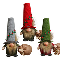 Figurines de gnomes assis en feutre gaufré avec motif de vigne de baies et chapeau haut, pour décoration de table, de cheminée et de maison en Noël et en hiver, et comme cadeau
