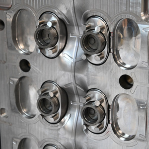 Multi Cavity Injection Mold For Plastic <b>Bottle</b> Packaging With <b>Flip</b> <b>Top</b> Design Semi Fixed Mold CNC Machined - Product Image 3