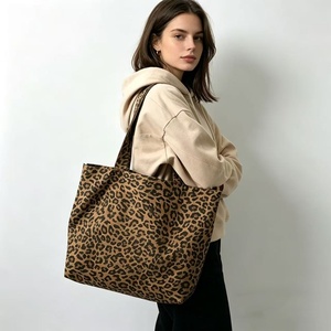 Nouvel Arrivage Sac Fourre-tout Imprimé Lettres Design Mode Sac d'Extérieur Quatre Saisons Sacs à Main de Luxe pour Femme en Toile Couleur Personnalisable - Product Image 4