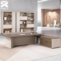 Table de bureau exécutive en forme de L moderne : Bureau modulaire, mobilier commercial de luxe pour les espaces de coworking et les salles de réunion