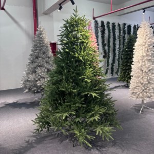 Árbol de Navidad Artificial de Fábrica en Varios Tamaños (1.5m, 1.8m, 2.1m, 2.4m), Verde Liso, Sin Luces, Venta al Por Mayor - Product Image 1