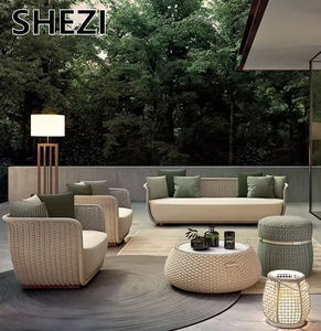 Set <span class=keywords><strong>da</strong></span> Esterno Moderno Shezi in Rattan Intrecciato con Cuscini Impermeabili, <span class=keywords><strong>Mobili</strong></span> Spostabili per Cortile, Balcone, Parco, Hotel di Lusso e Villa - Product Image 1