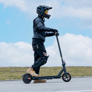 สกู๊ตเตอร์เด็ก Kukirin S1 รุ่นใหม่ปี 2025 สต็อกยุโรป มอเตอร์ 250W แบตเตอรี่ 36V 10.4Ah ยางรังผึ้งขนาด 8 นิ้ว - Product Image 4
