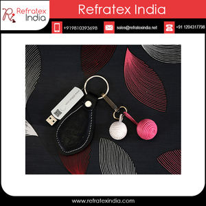 LLavero de poliéster con pompón - Product Image 2