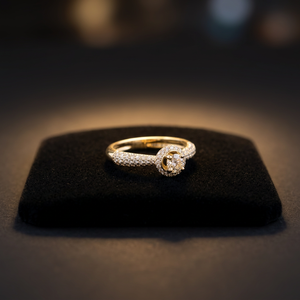 แหวนเพชรแท้ดีไซน์ทันสมัยสำหรับผู้หญิง ตัวเรือนทองคำ 18K - Product Image 3