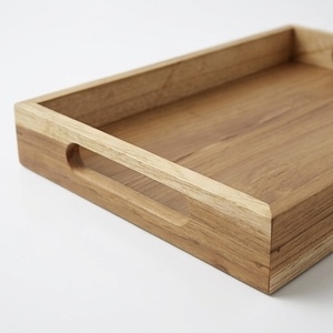 Bandeja Premium Tamaño M hecha de madera de teca 100% pura, perfecta para servir o exhibir sus artículos favoritos con estilo. - Product Image 2