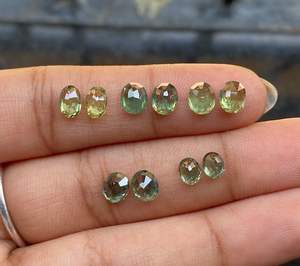 แซฟไฟร์สีเขียวธรรมชาติทรงรีคู่ |   โอเอ็ม เจ็มส์ |   ต้นกำเนิด TZ |   สำหรับแหวนแต่งงาน - Product Image 6