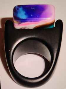 Vente en gros personnalisée de meilleure qualité fabriquée à la main de haute qualité belle bague en résine de mode colorée polie pour les femmes de l'Inde - Product Image 2