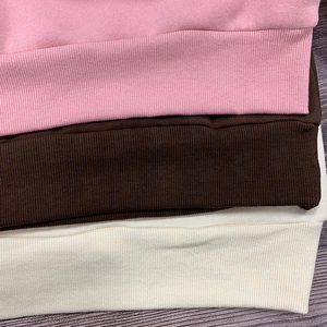 Sweat-shirt à col rond surdimensionné personnalisé avec poche en patch à carreaux rouges, en molleton doux et respirant 310GSM, pour femme - Product Image 6