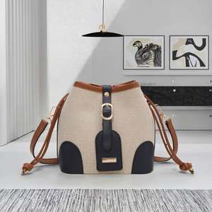 Venta al por mayor, bolso pequeño de moda, estilo simple y personalidad para mujer, primavera 2025, nuevo bolso cruzado de hombro. - Product Image 3