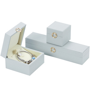 Cajas <span class=keywords><strong>de</strong></span> Anillos <span class=keywords><strong>de</strong></span> Lujo <span class=keywords><strong>de</strong></span> Cuero PU Cuadradas Xinxing con Logotipo Grabado e Impresión y Cierre <span class=keywords><strong>de</strong></span> Botón a Presión para Empaque <span class=keywords><strong>de</strong></span> Joyería Personalizada - Product Image 5