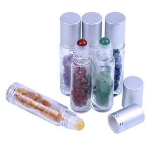 Flacon à bille de 10 ml avec pierres précieuses et copeaux de cristal à l'intérieur, flacons en verre pour échantillons d'huiles essentielles, couvercles en bambou - Product Image 1
