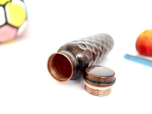 Bouteille d'eau en cuivre pur de longue durée avec ouverture large pour un remplissage et un nettoyage faciles, parfaite pour le sport et les voyages, disponible au meilleur prix - Product Image 4
