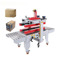 Machine de scellage à entraînement supérieur et inférieur renforcé pour cartons étroits et hauts, avec convoyeurs à double couche et emballage par ruban adhésif