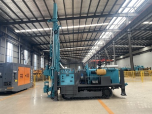 Foreuse de puits d'eau sur chenilles FY600 |   600 m de profondeur, 132 kW Cummins, 12 t |   Machine de forage pneumatique et hydraulique - Product Image 5