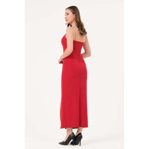 Robe de soirée moulante rouge élégante avec décolleté cœur et fente latérale en satin, taille naturelle, idéale pour les événements formels - Product Image 2