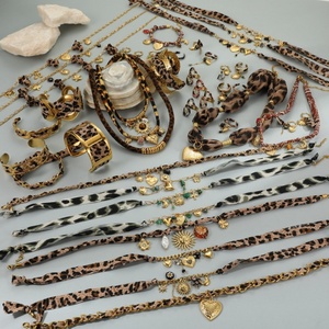 Yeni Stil Seksi Leopar Desenli 18K PVD Paslanmaz Çelik Kolye Küpe Yüzük Bileklik Kadınlar İçin Tılsımlı Takı Seti - Product Image 1