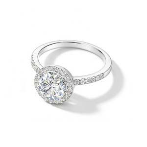 Anillo de Compromiso de Lujo con Diamante Solitario de 1.0ct Cultivado en Laboratorio y Piedras Decorativas - Product Image 3