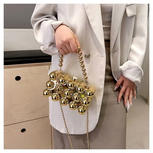 Sac à main de soirée en acrylique tendance été 2026 pour femmes, sac à main unique en or métallique pour femmes, sac à main pour mariage et fête - Product Image 5