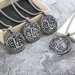 Colgante vintage de acero inoxidable con diseño de árbol de la vida para hombres y mujeres, regalo de joyería, collar de moda. - Product Image 1