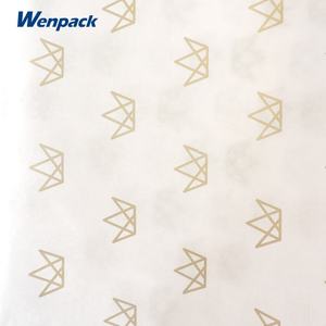 Papel de Regalo Reciclado Biodegradable al por Mayor con Impresión de Logotipo Dorado Personalizado para Envolver Ropa - Product Image 3