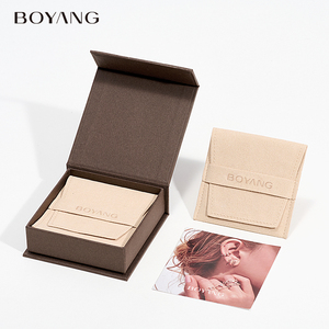 Pochette d'Emballage de Bijoux en Microfibre avec Rabat, Imprimée Logo Personnalisé, pour Colliers et Boucles d'Oreilles - Product Image 6