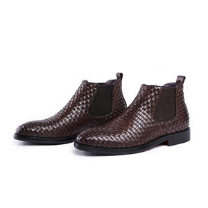 Bottes Martin en cuir de vachette à semelle épaisse, fermeture éclair latérale en cuir véritable, motifs sculptés à la main de style anglais - Product Image 1