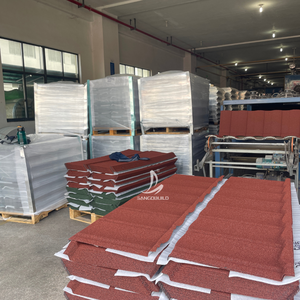 Tuiles métalliques modernes revêtues de pierre, personnalisation d'échantillons, <span class=keywords><strong>prix</strong></span> des tuiles métalliques revêtues de pierre, bardeaux pour toits résidentiels - Product Image 1