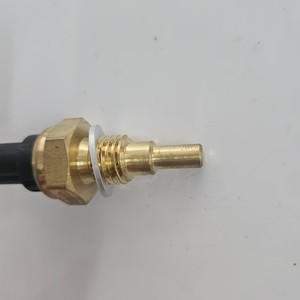 本物のGeely BoyueクールG426ラジエーター新しい状態エンジン冷却温度センサー部品番号5511699024付き - Product Image 4