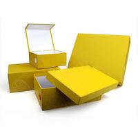 Emballage de chaussures vide jaune en carton personnalisé boîte cadeau magnétique avec fermetures à ruban