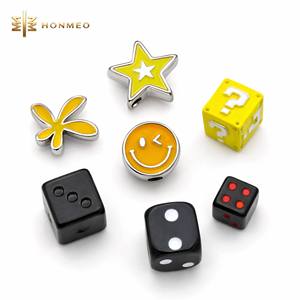 Étiquettes métalliques en alliage de zinc HONMEO OEM, design personnalisé, gravées en 3D, pour vêtements en jean, sacs, vente en gros - Product Image 1