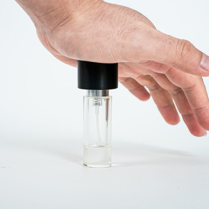 Outil de sertissage manuel facile à utiliser pour flacons de parfum en plastique, verre et métal – Capsuleur manuel écologique, économe en énergie et portable - Product Image 1