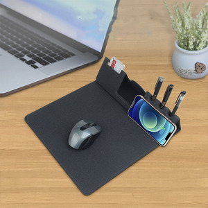 Zusammen klappbare 15-W-Schnellladegerät Schreibtisch matte Multifunktion ales PU-Stoff-Leder-Mouse pad mit Klapp halterung Lager produkt - Product Image 4