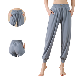 Pantalon de yoga et de jogging léger à séchage rapide avec logo personnalisé, taille élastique, mi-longueur, décontracté, extensible, en nylon et élasthanne, avec cordon de serrage et poche, coupe ample - Product Image 1