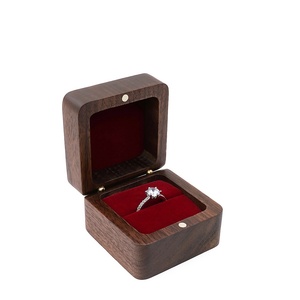 Nouvelle <span class=keywords><strong>Boîte</strong></span> à Bijoux de Luxe en Bois 2025, Petite <span class=keywords><strong>Boîte</strong></span> de Rangement Portable de Voyage pour Bagues et Boucles d'Oreilles, Idéale pour <span class=keywords><strong>Demande</strong></span> en <span class=keywords><strong>Mariage</strong></span> - Product Image 6