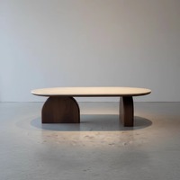 Table basse ovale moderne de style mid-century, de luxe, durable, beige clair, plateau lisse, stable, en bois de noyer massif, pour villa et hôtel