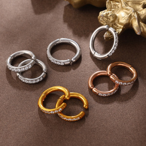 Pendientes de clip con circonita circular, lisos, de oro, oro rosa, acero inoxidable, minimalistas, para mujer. - Product Image 3