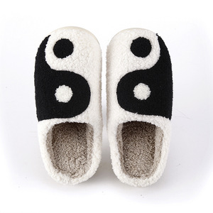 Nouvelles pantoufles d'intérieur confortables en coton pour hommes et couples, chaudes pour l'hiver et l'automne, à semelle épaisse, amortissantes, douces, antidérapantes, en fourrure et TPR - Product Image 5