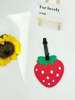 Gantungan kunci karet PVC lembut grosir dalam bentuk buah label bagasi stroberi tempat kartu bisnis tag ID untuk koper