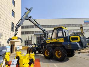 XUVOL Skidder XVY18C para Transporte de Troncos, Carga y Descarga, con Pluma Telescópica Hidráulica y Garra Rotatoria para Troncos - Product Image 2
