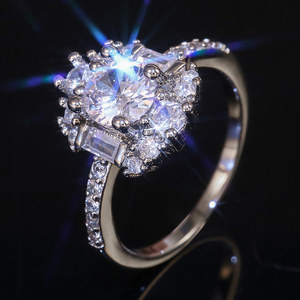 Elegante anello da donna in stile Prong con design scintillante intarsiato, gioielli alla moda per feste - Product Image 2