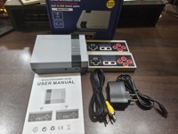Consola de Videojuegos Retro Clásica Mini Portátil, Plug and Play, 620 Videojuegos, Salida AV, con Dos Controles Inalámbricos
