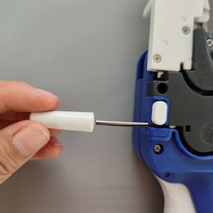 Pistola de Gancho Adhesivo para Ropa, Zapatos y Bolsos, Tipo Pistola, Material ABS, Color Azul, Ecológica y Práctica - Product Image 6