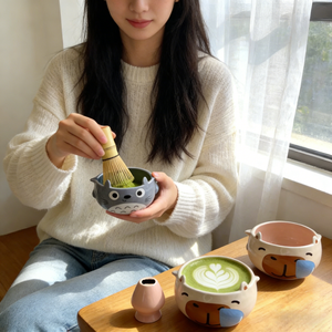 Juego de Té Matcha de Cerámica Estilo Japonés de 500 ml, Ecológico, Diseño Japandi, Incluye Batidor de Cerámica y Soporte para Batidor - Product Image 1