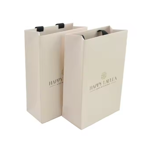 Bolsa de <span class=keywords><strong>Regalo</strong></span> de Cartón Blanco de Alta Gama con Logotipo Personalizado para Joyería <span class=keywords><strong>y</strong></span> Ropa, con Laminado Mate, Recubrimiento UV <span class=keywords><strong>y</strong></span> Esponja - Product Image 2