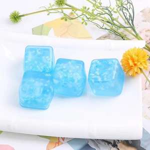 Juguete Sensorial Antiestrés de Cubo de Agua Transparente de 5.5CM, Juguete de Copo de Nieve de TPR de Levantamiento Lento para Aliviar la Ansiedad y el Estrés - Product Image 5