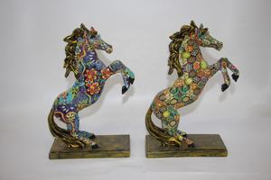 कस्टम हस्तनिर्मित राल 3 डी रंगीन पशु मूर्ति राल घोड़े की मूर्ति उच्च गुणवत्ता वाले राल घोड़े - Product Image 4