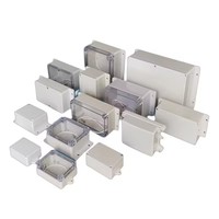 Boîtier de jonction carré étanche à la poussière et à l'eau IP66 en plastique pour usage électrique extérieur avec oreilles de fixation